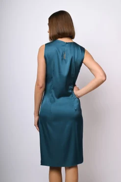 Abito in raso con nodo drappeggiato