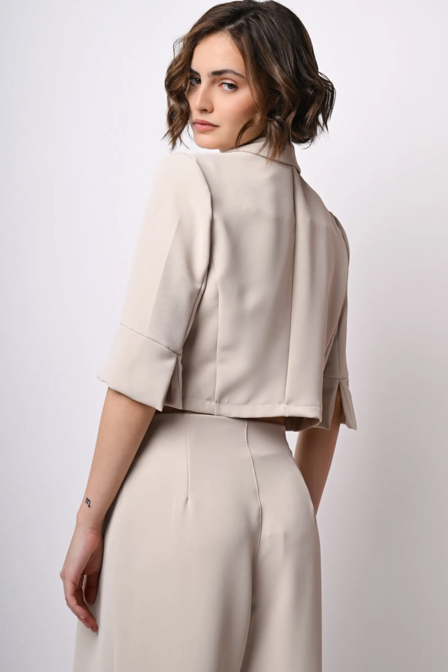 Blazer crop con laccetti