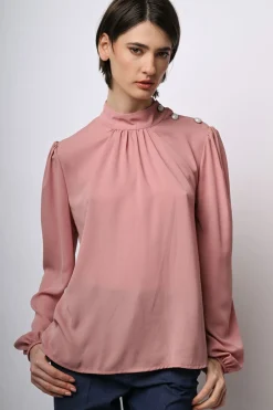 Blusa con bottoni sulla spalla
