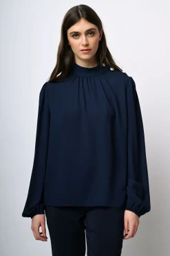 Blusa con bottoni sulla spalla