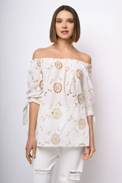 Blusa in pizzo Sangallo con spalle scoperte