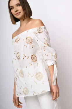 Blusa in pizzo Sangallo con spalle scoperte