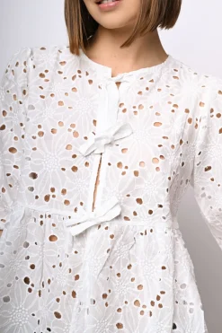 Blusa in pizzo Sangallo con laccetti