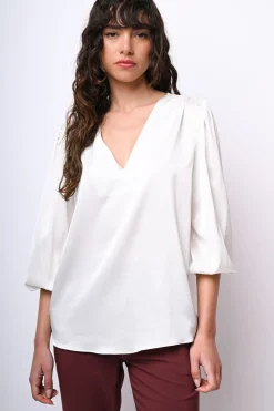 Blusa in raso con scollo a V