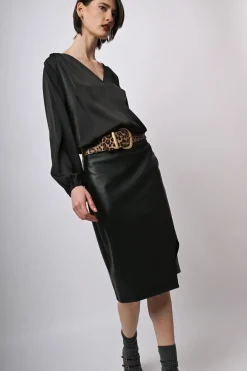 Blusa in raso con scollo incrociato