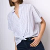 Camicia a righe con nodo