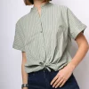 Camicia a righe con nodo