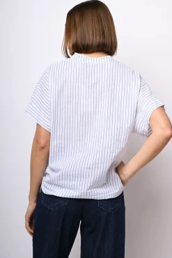 Camicia a righe con nodo
