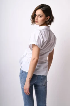 Camicia con nodo laterale