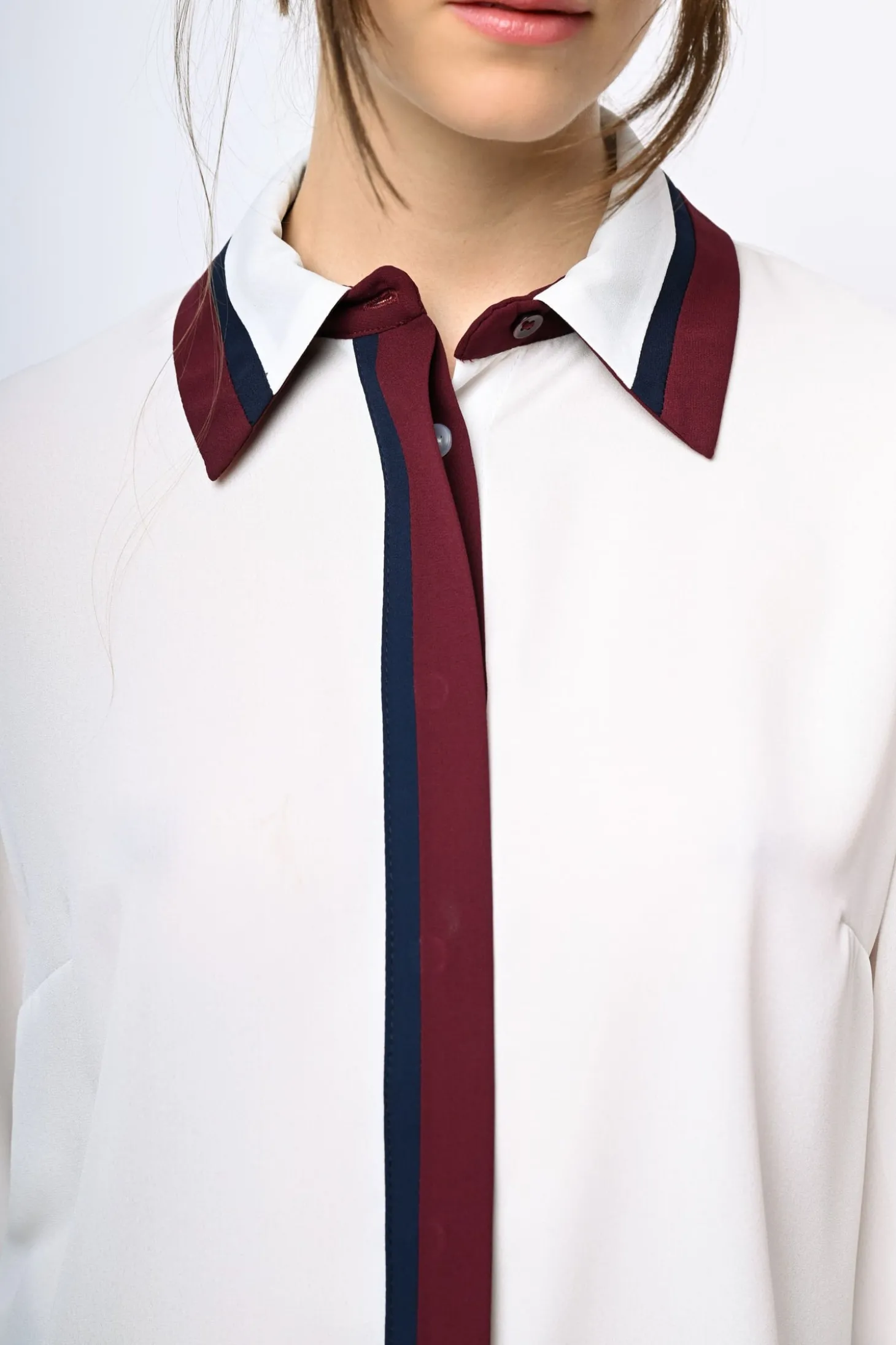 Camicia con profili a contrasto