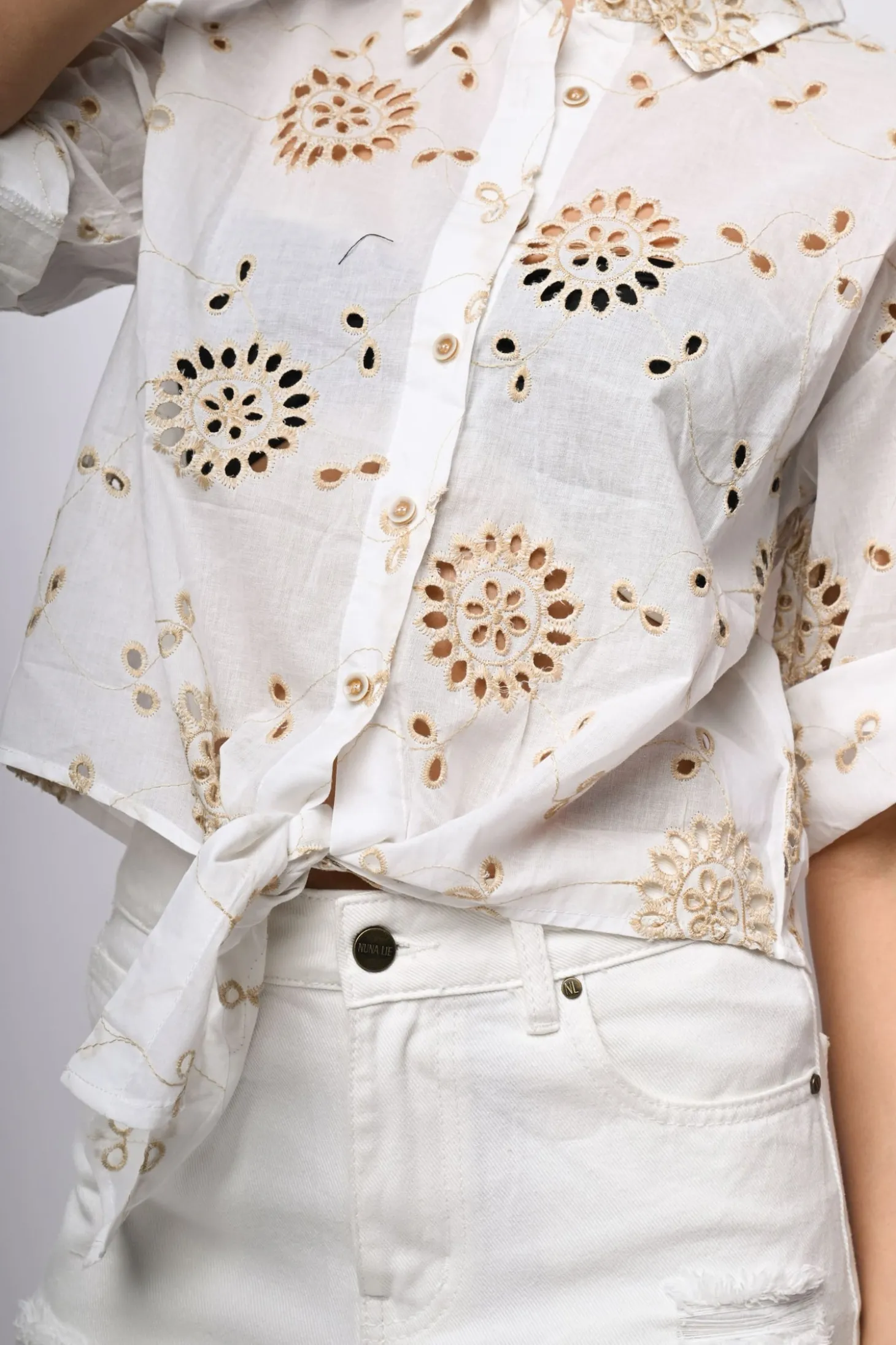 Camicia in pizzo Sangallo con nodo