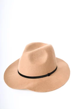 Cappello fedora a falda larga