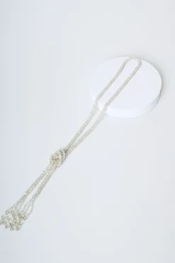 Collana lunga con nodo e perline