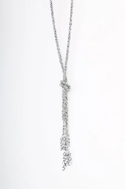 Collana lunga con perline e nodo