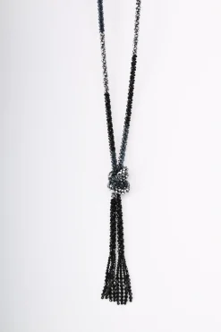 Collana lunga in perline con nodo