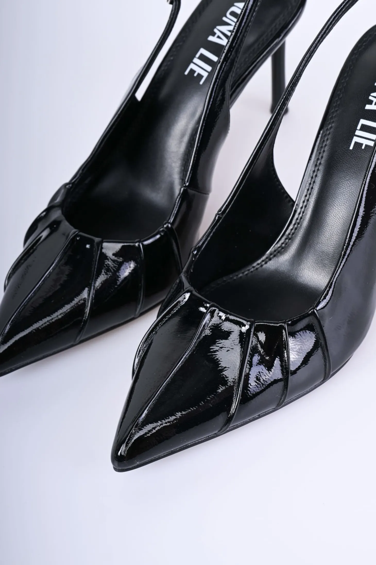 Décolleté slingback con nervature