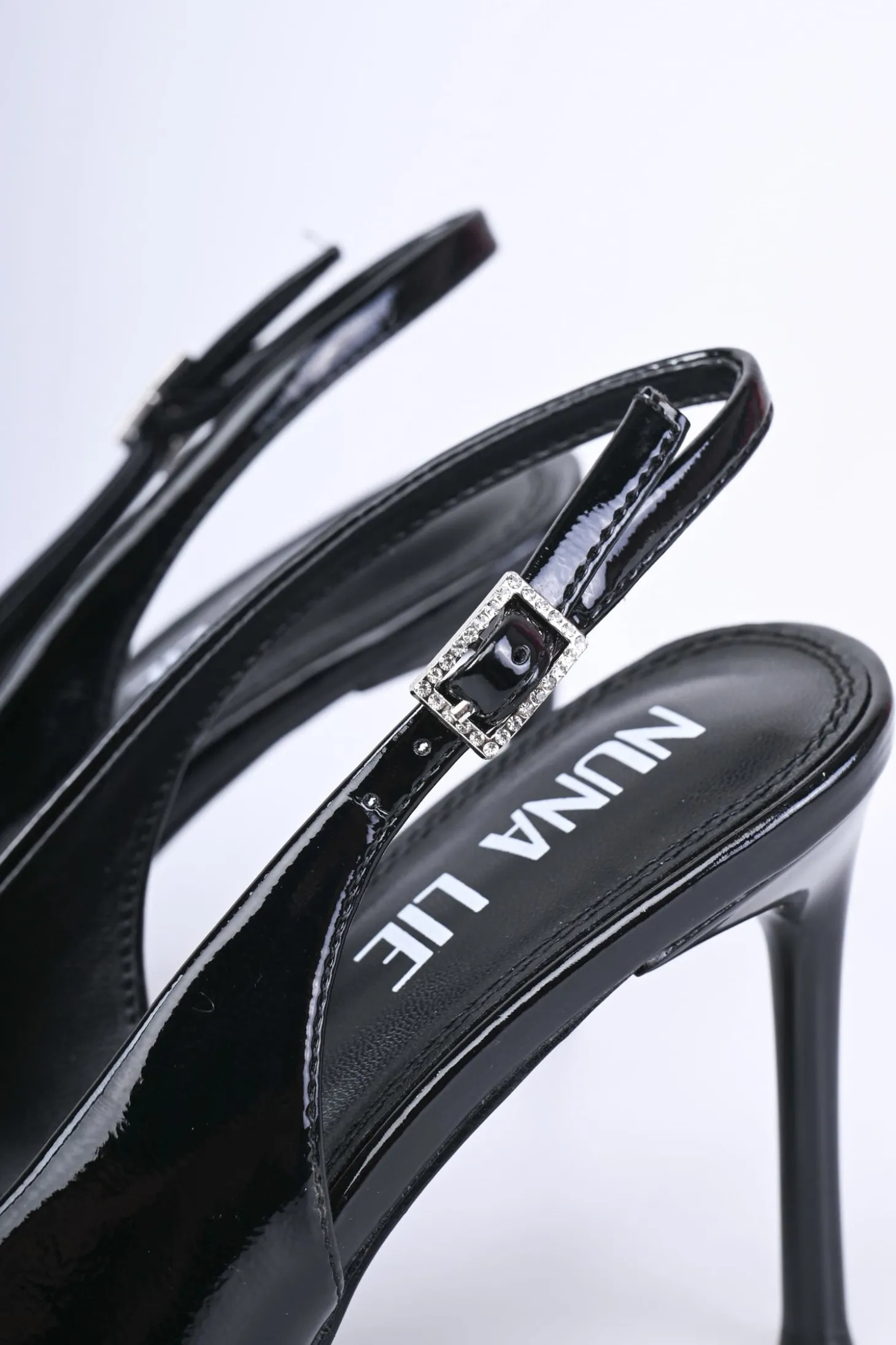 Décolleté slingback con nervature