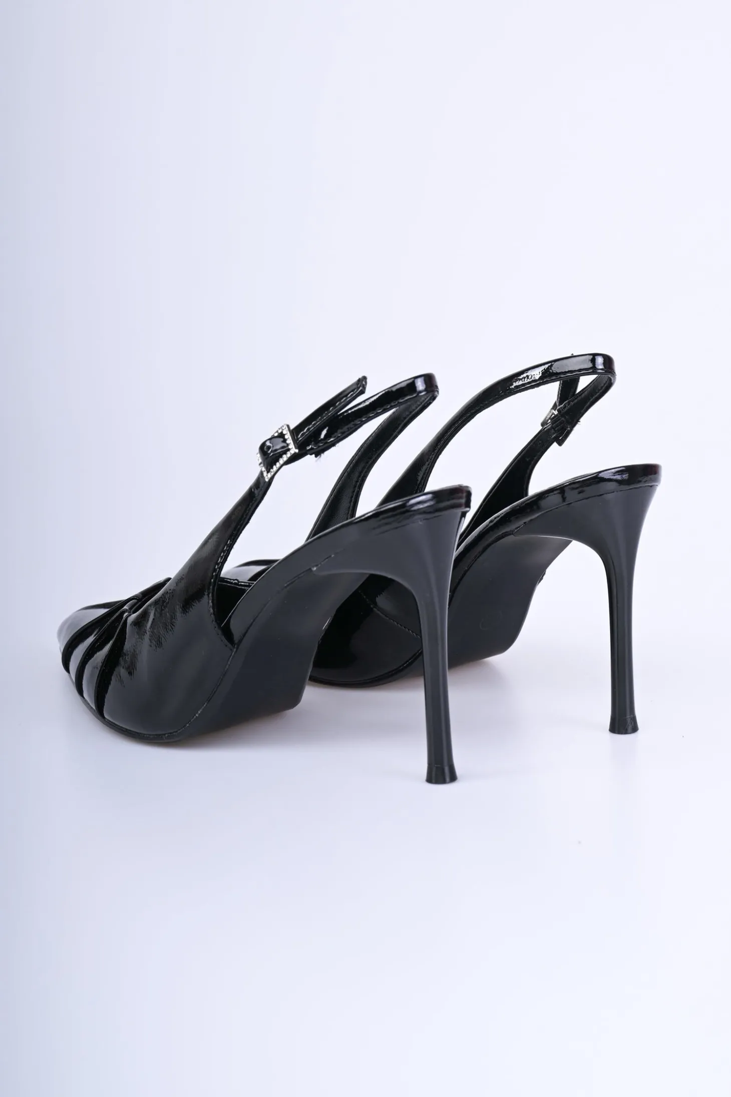 Décolleté slingback con nervature
