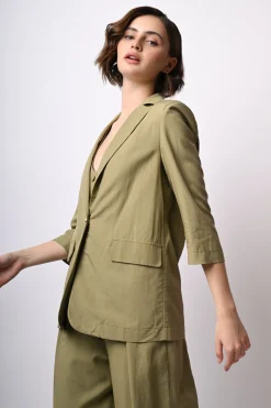 Giacca basic con bottone gioiello