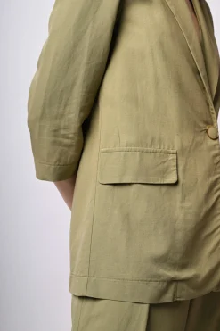 Giacca basic con bottone gioiello