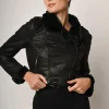 Giacca crop in similpelle e e faux shearling