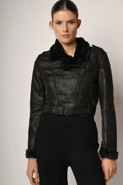 Giacca crop in similpelle e e faux shearling