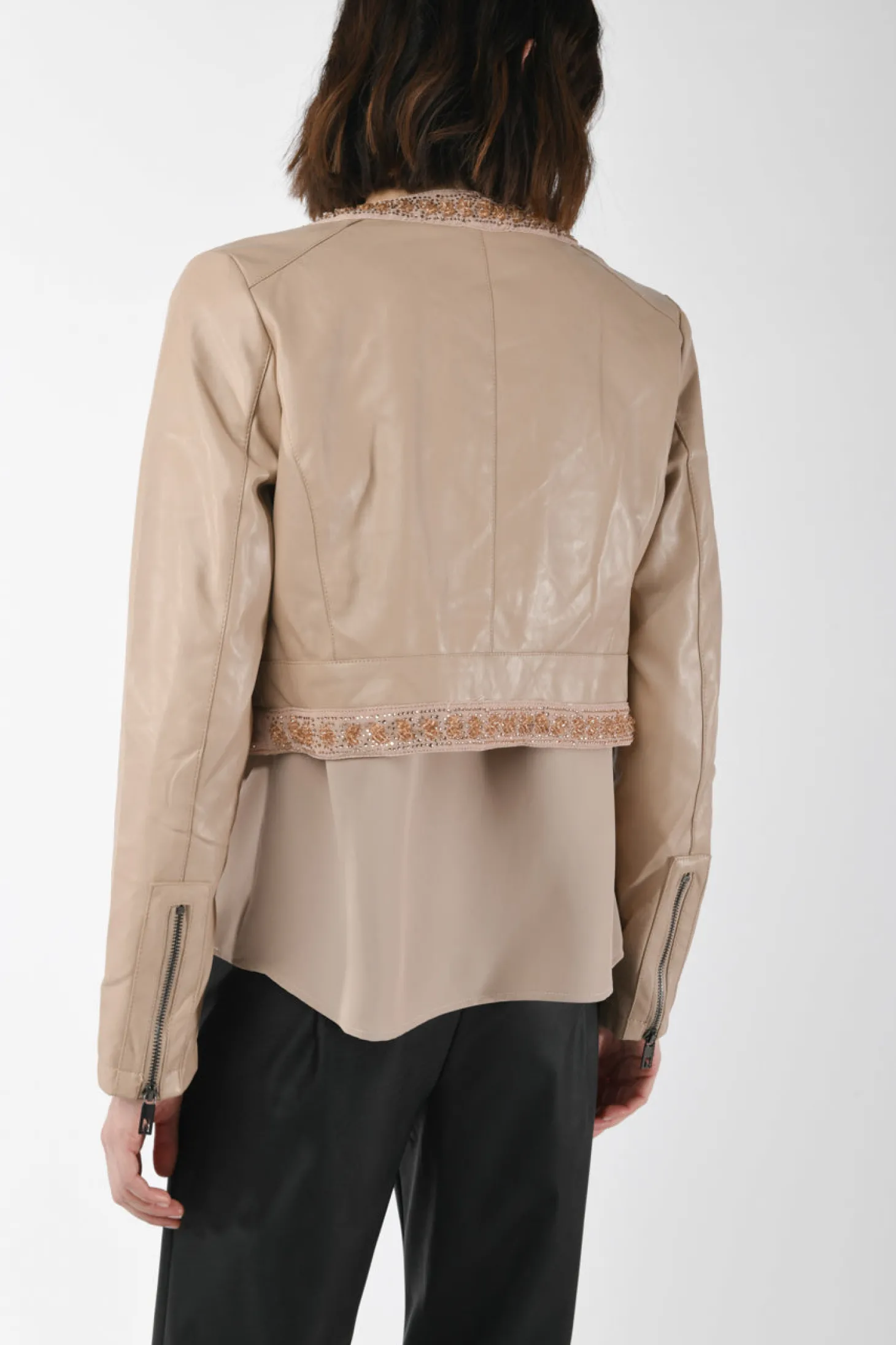 Giacca crop in similpelle con strass