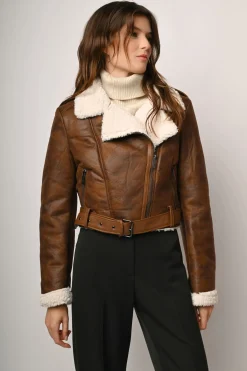 Giacca crop in similpelle e e faux shearling
