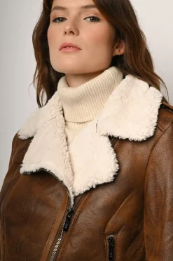Giacca crop in similpelle e e faux shearling