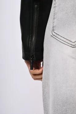 Giacca in similpelle con scollo tondo