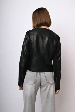 Giacca in similpelle con scollo tondo