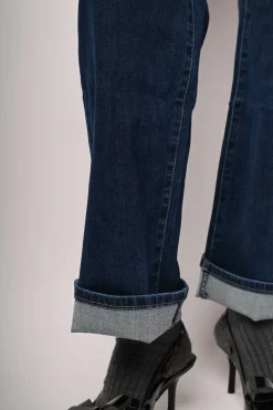 Jeans a gamba ampia con risvolto