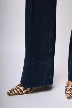 Jeans a gamba ampia con risvolto
