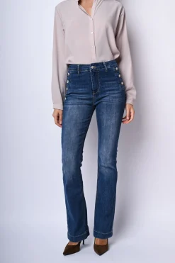 Jeans a zampa con bottoni gioiello