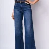 Jeans con cintura e orli sfrangiati