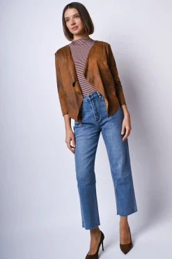 Jeans con orlo a taglio vivo