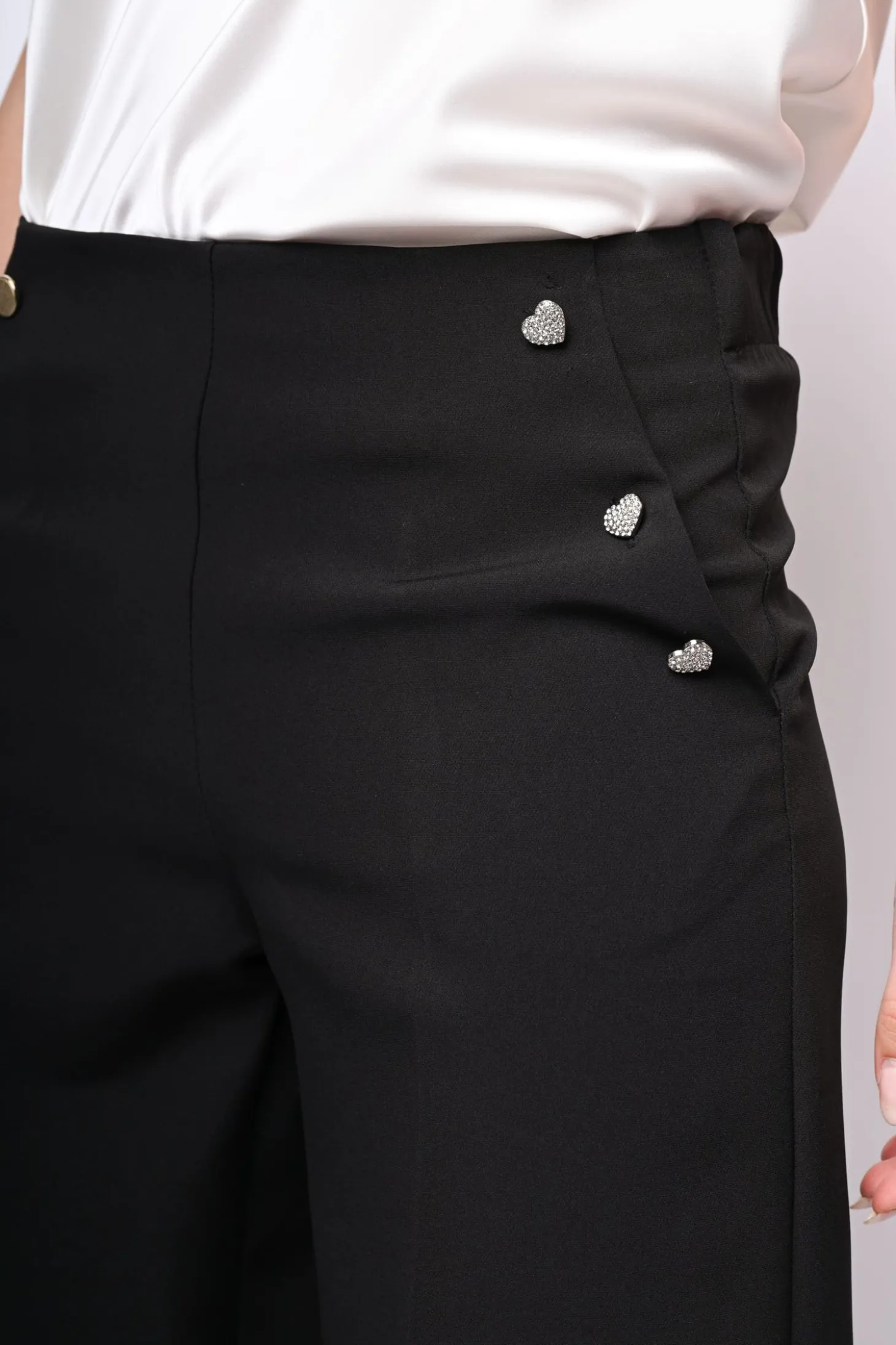 Pantaloni a ponte con bottoni gioiello