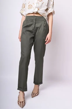 Pantaloni chino con risvolto