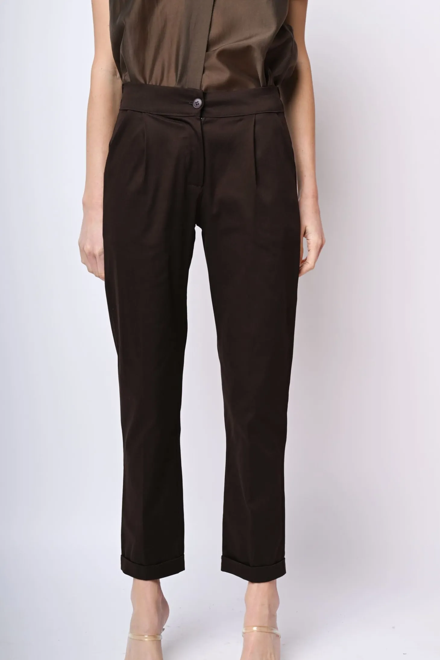 Pantaloni chino con risvolto