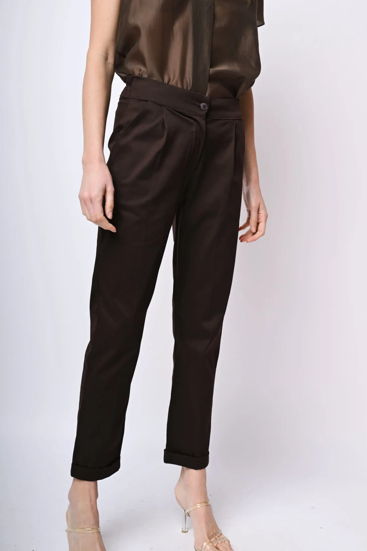 Pantaloni chino con risvolto