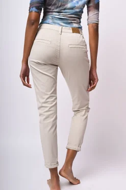 Pantaloni chino con rouches