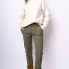 Pantaloni classici con bottoni
