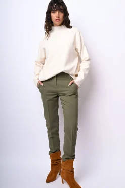 Pantaloni classici con bottoni