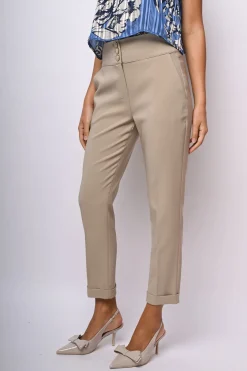 Pantaloni classici con bottoni