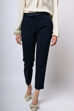 Pantaloni classici con cinta in raso