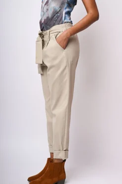 Pantaloni con cintura da annodare