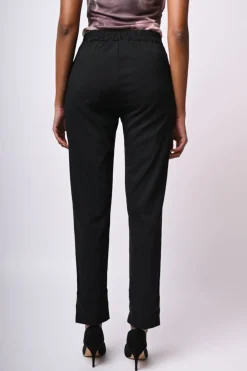 Pantaloni con cintura da annodare