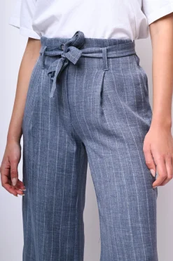 Pantaloni crop a stampa gessata