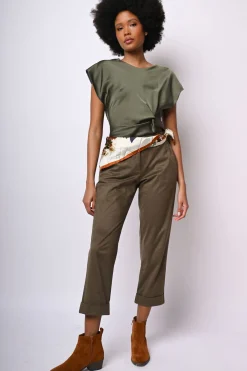 Pantaloni in faux suede con risvolto