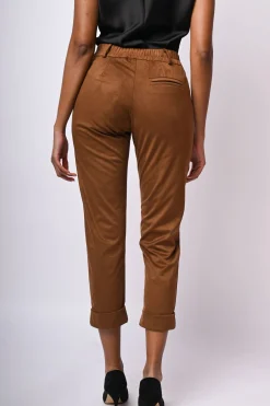 Pantaloni in faux suede con risvolto